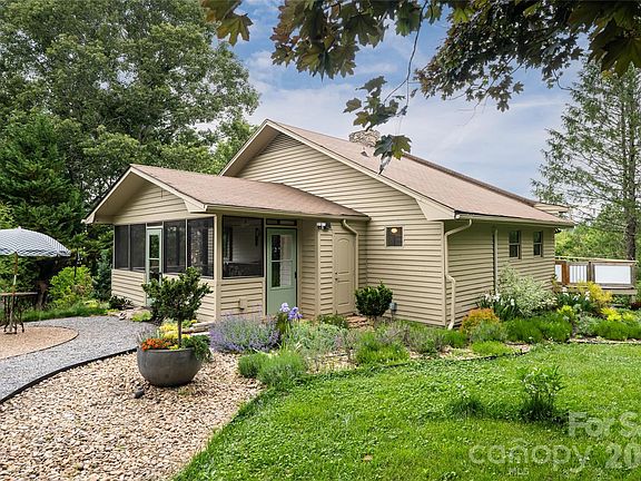 3rd image of 56 Donna Ln