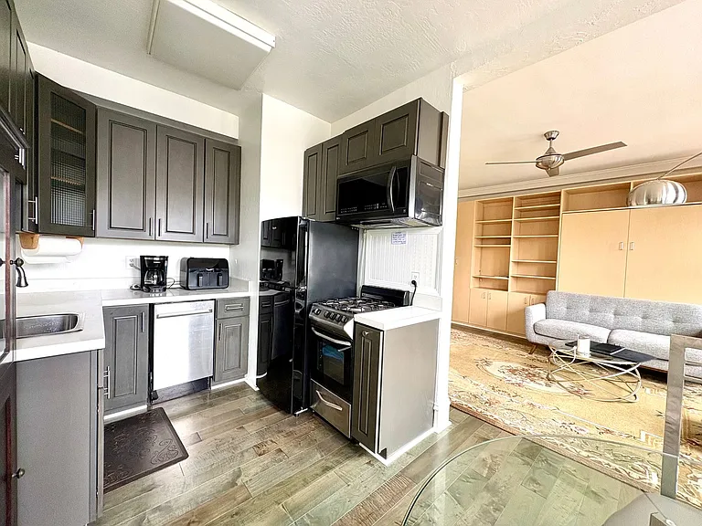 2415 Van Ness Ave #502 — Photo 3