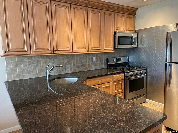 4th image of 221 Fairview Cir #221