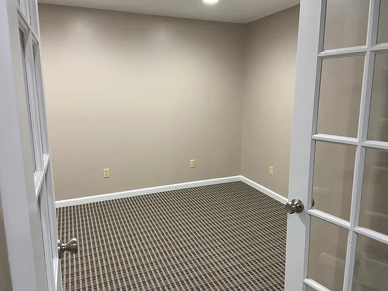 30 Clayburne Blvd — Photo 17
