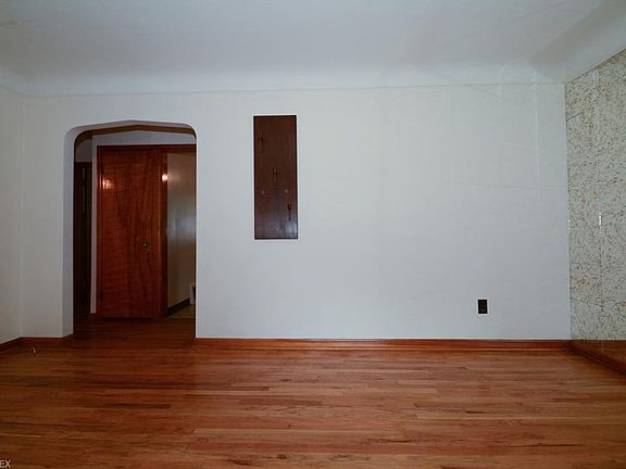 5th image of 29053 Norman Ave