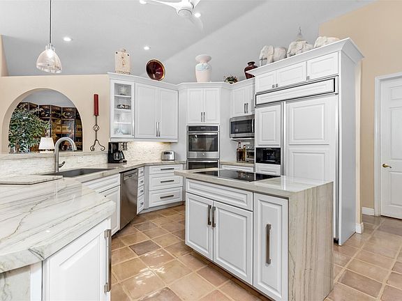 4th image of 10901 NW 5th Court