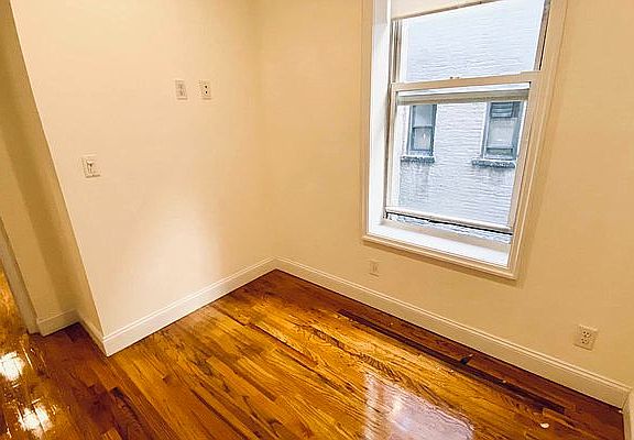 5th image of 208 E 7th St APT 16