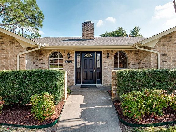 3rd image of 2201 Ingleside Dr