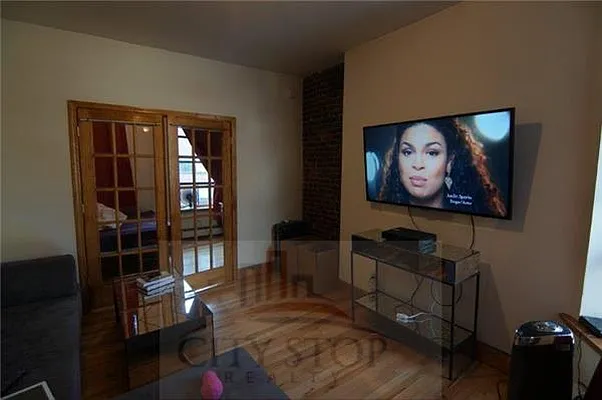 Rented by City Stop Realty | media 11