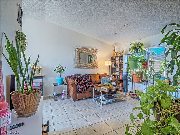 5th image of 372 Linn Ln