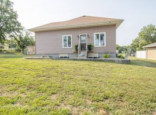 409 N 5th Ave, Doon, IA 51235