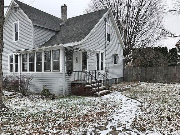 3rd image of 224 Wood St