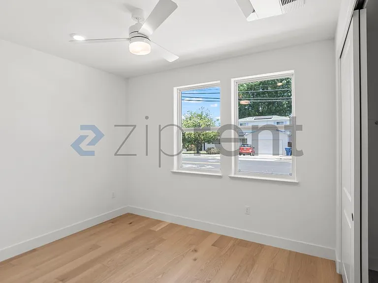 267 Llewellyn Ave — Photo 5