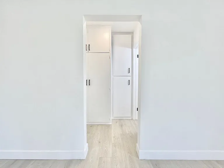 7305 Variel Avenue — Photo 9