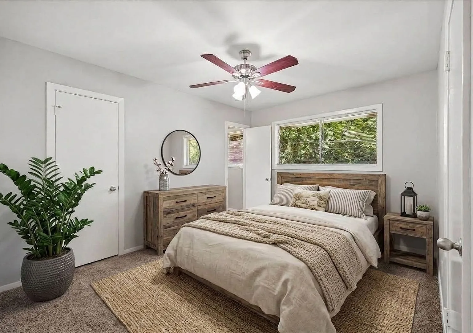 Move-in Ready Home in Southbelt/Ellington for Lease! — Photo 3