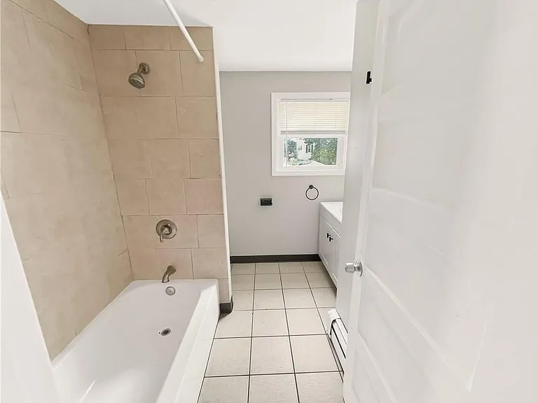 362 Weeden St — Photo 5