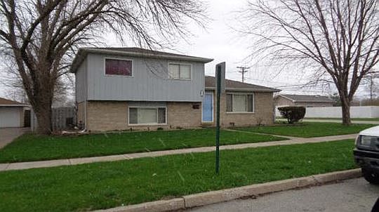 2nd image of 817 Greenbay Ave