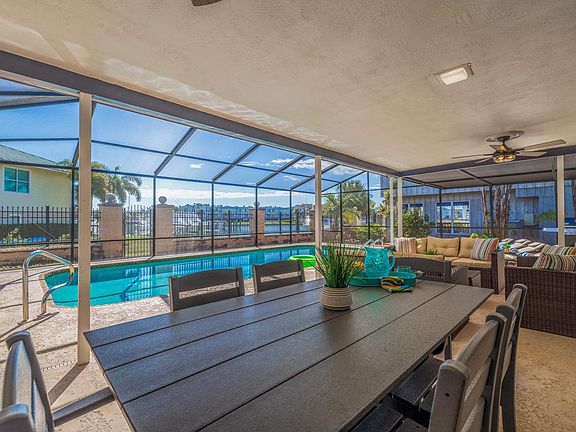 Patio set for outdoor dining!