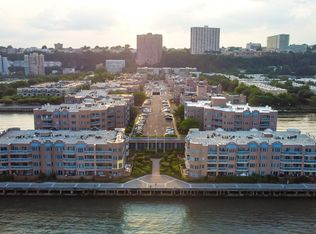 405 Hancock Ct, Edgewater, NJ 07020