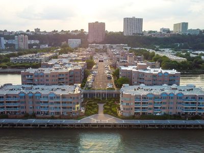 405 Hancock Ct, Edgewater, NJ, 07020