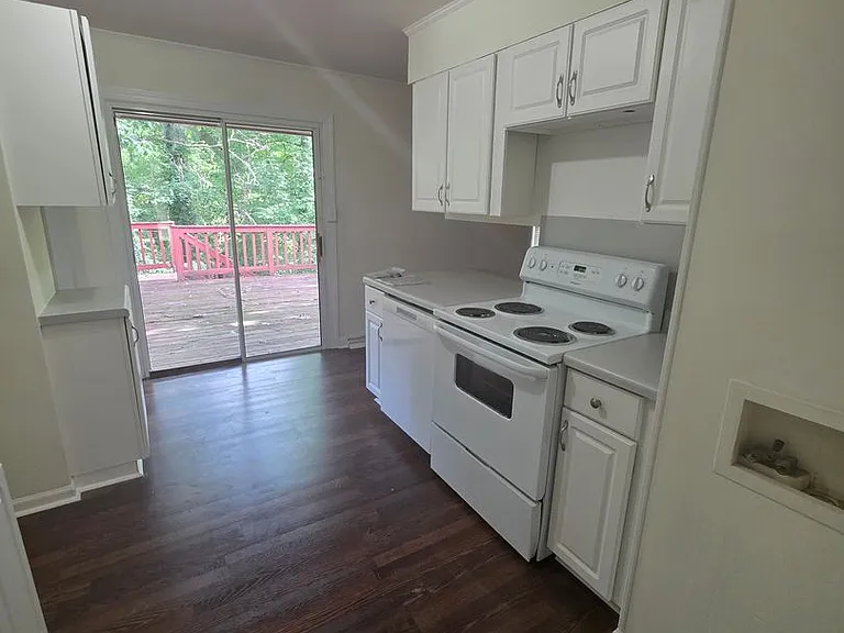 3310 Hillside Dr — Photo 5