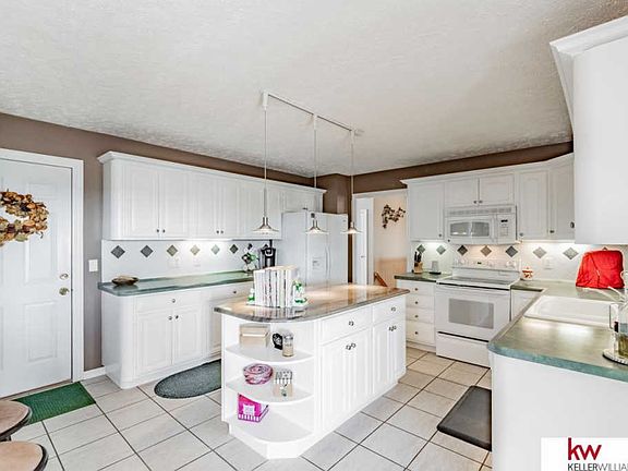 4th image of 4705 Bernadette Ave