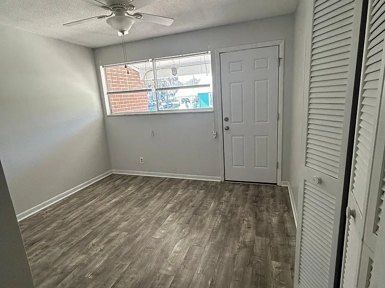 11 N Lake St #3 — Photo 17