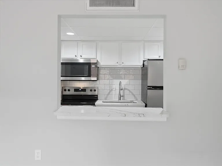 116 N Indian Aly #102 — Photo 3