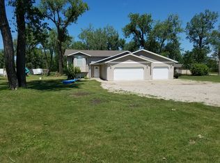 6826 Horseshoe Bnd, Bismarck, ND 58503