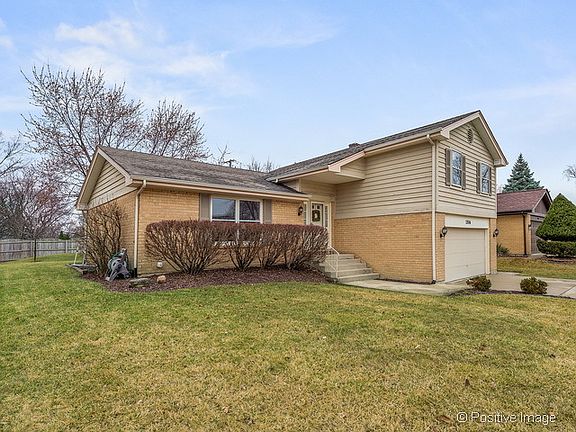 2nd image of 1506 Huntleigh Dr