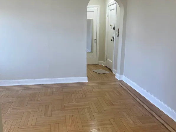 83-44 Lefferts Boulevard image 2 of 12