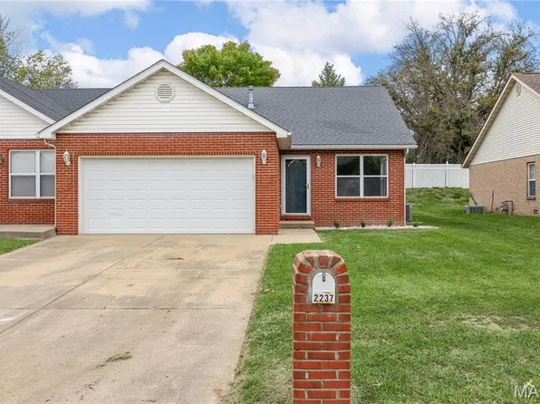 2237 Glenfield Dr, Shiloh, IL 62221