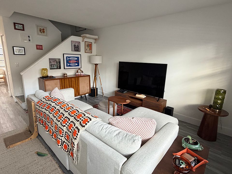 1st image of 520 NW 109th Ave #6