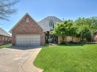 4633 Olde Village Cir, Edmond, OK 73013