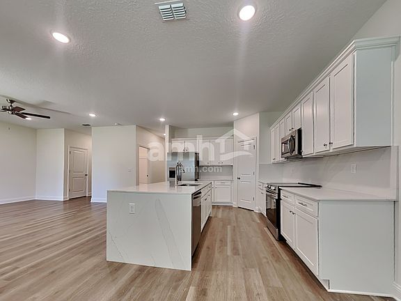 3rd image of 11632 Bay Hill Cir