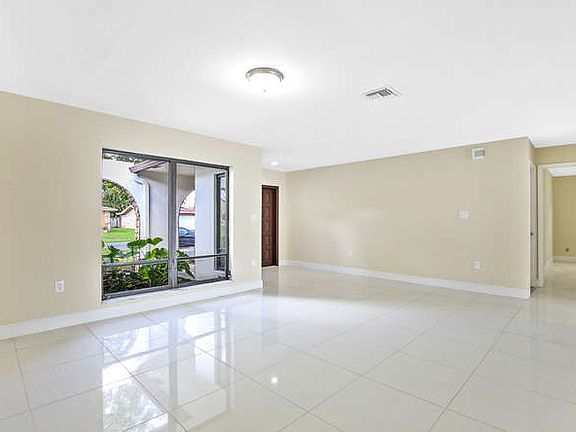 3rd image of 1020 NW 76th Ave