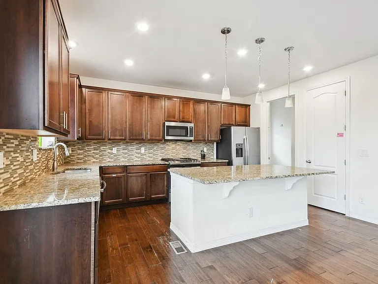 8910 Azalea Ct — Photo 10