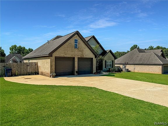 2nd image of 11622 Glenwood Cir