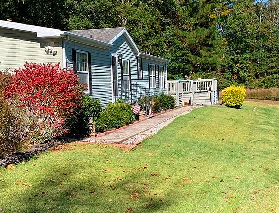 3rd image of 18 White Pine Dr