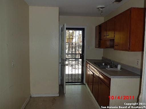 3rd image of 8524-8526 BARRANCA AVE