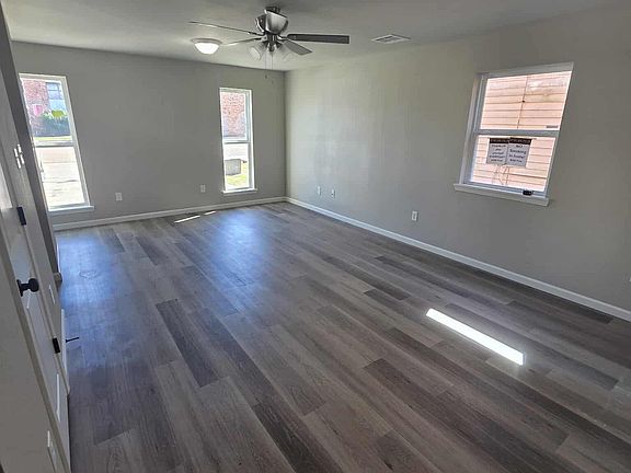 4th image of 408 Scotsdale St Unit A-1