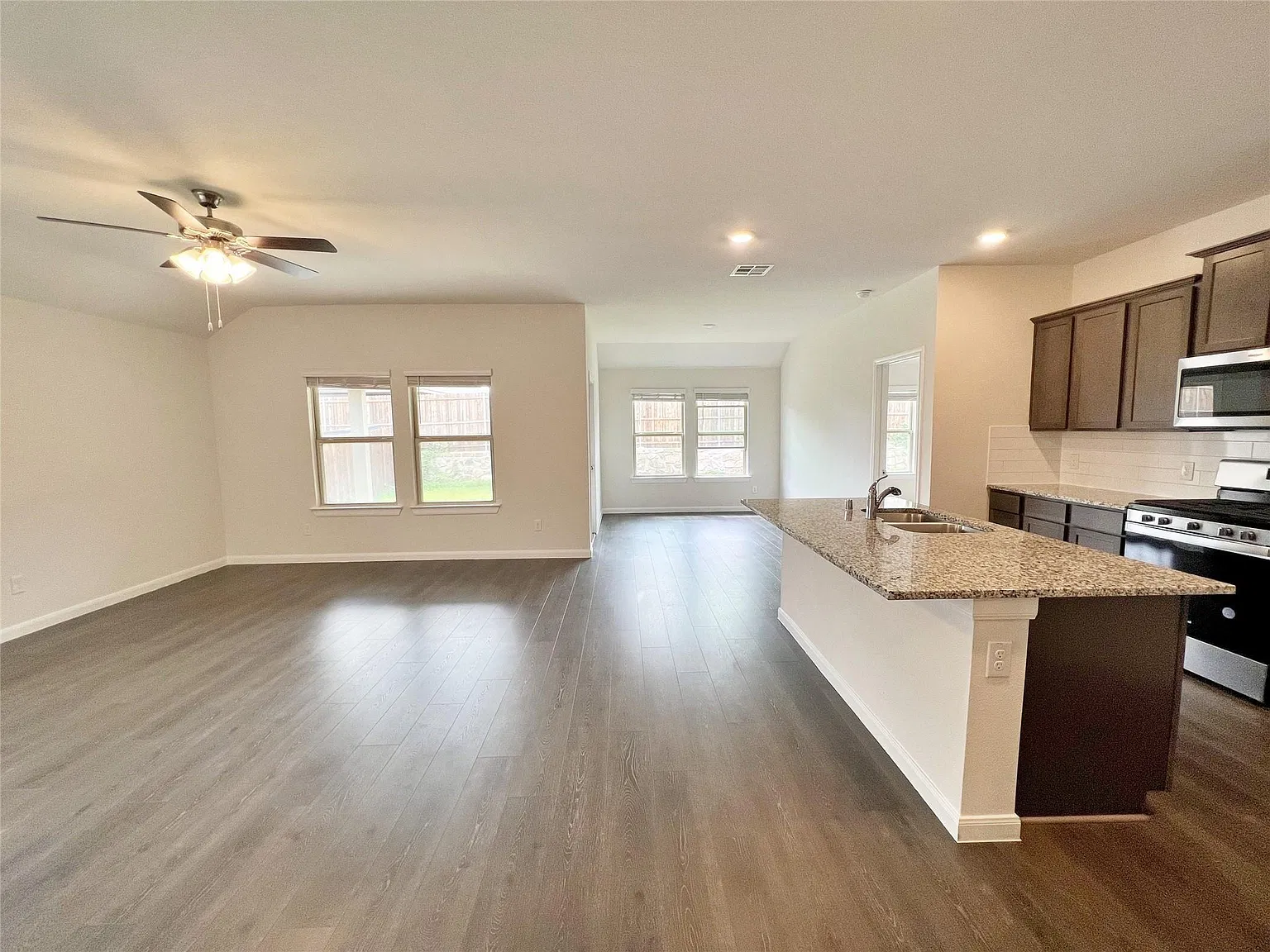 4 bed, 1794 sqft, $2,195 — Photo 2