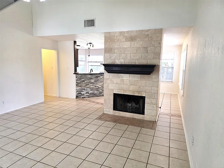 1600 Hollow Tree Blvd — Photo 5