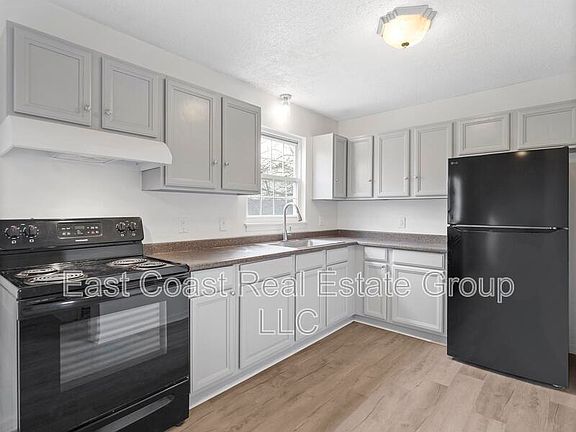 3rd image of 45 Bruce Dr