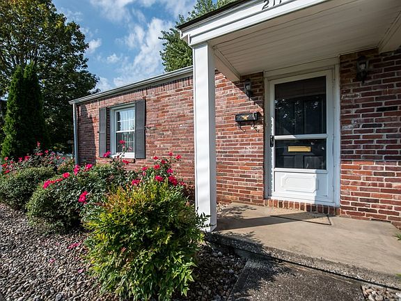 2nd image of 211 College Hts