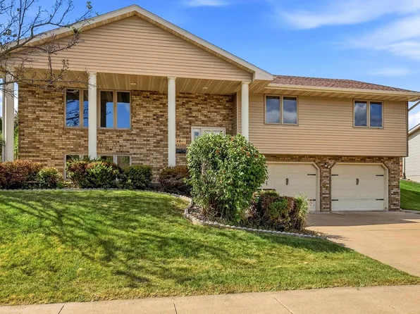4841 Camelot Dr, Dubuque, IA 52002
