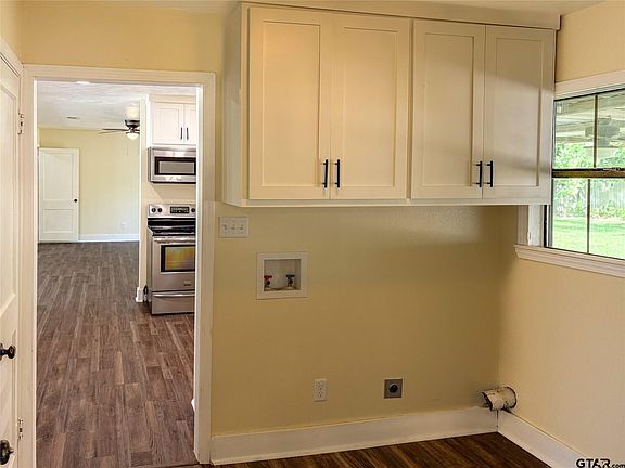 5th image of 367 N Pecan St