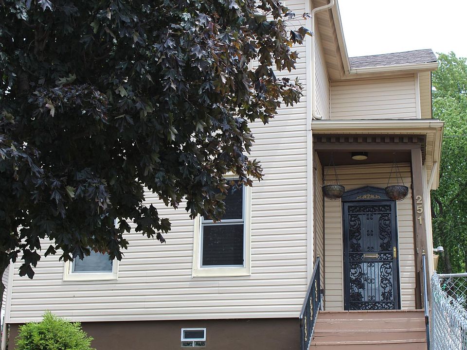 1st image of 251 N Lincoln Ave