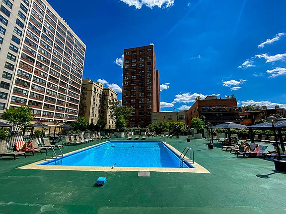 5th image of 525 W Hawthorne Pl APT 1508