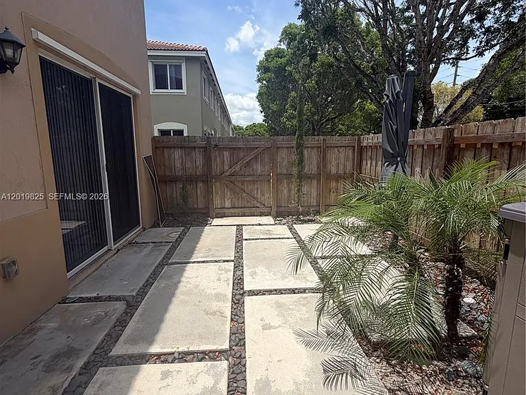 2355 SE 10th St — Photo 24