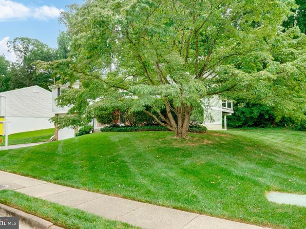 5906 Oak Leather Dr, Burke, VA 22015