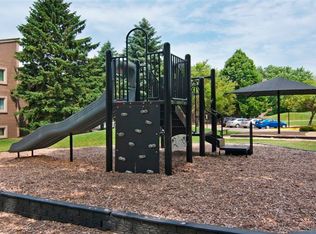 14223 Valley View Rd APT 201, Eden Prairie, MN 55344