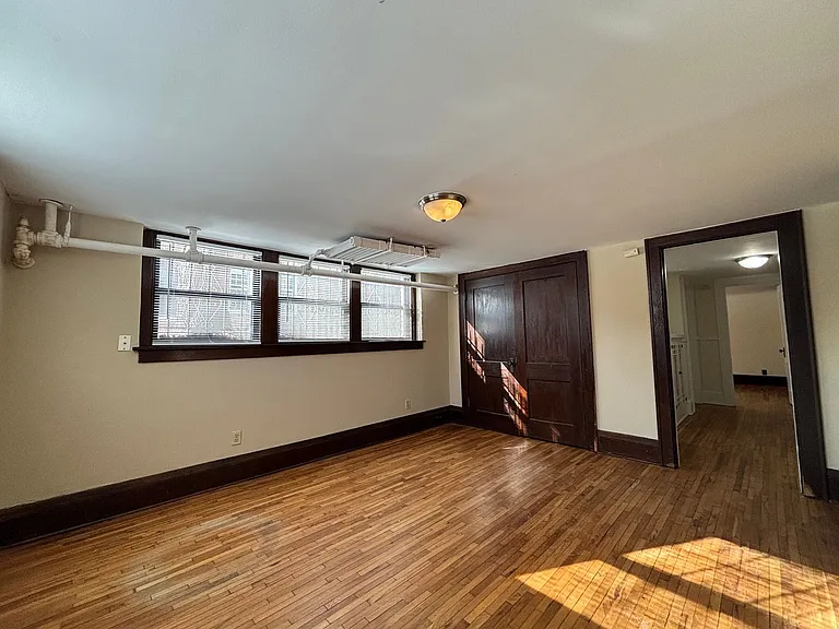 1091 Goodrich Ave — Photo 7