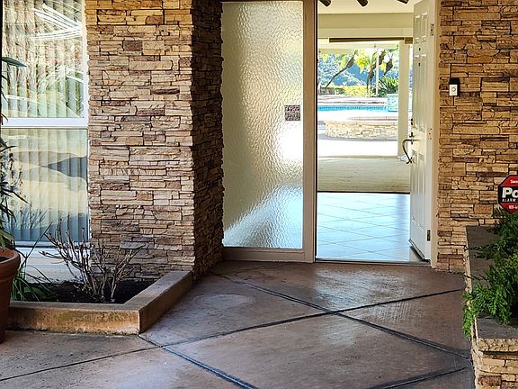 3rd image of 2034 Vista Ave